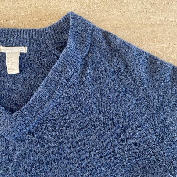 H&M Basic V-Neck Knit Sweater in Blue, size xs. Fits oversized. - Picture 7 of 7